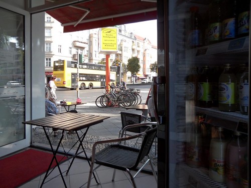 SAM_9077_blog Blick aus einem Café auf die Kantstraße, Berlin-Charlottenburg